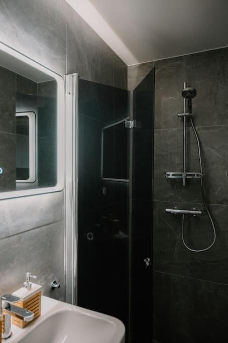 New Studio In The City Center Near Bus Station With Parking Leilighet *