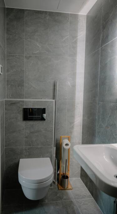 New Studio In The City Center Near Bus Station With Parking